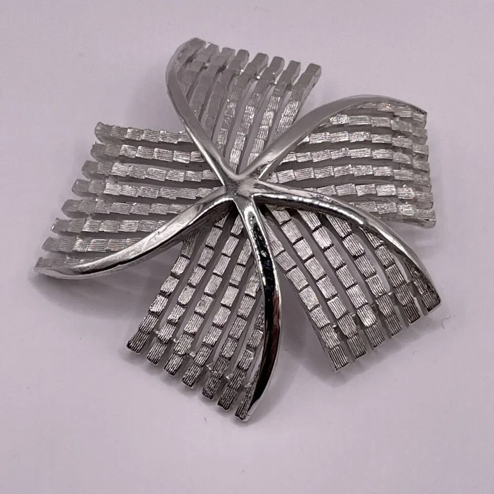 Trifari Silver Tone Pinwheel Brooch Pin Vintage Open Work Spiral Textured Flower - Picture 7 of 8